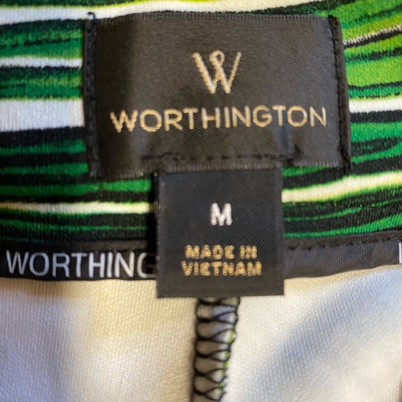 Like new! Modern Fit Green Paradise palm print stretch dressy shorts - Picture 3 of 5